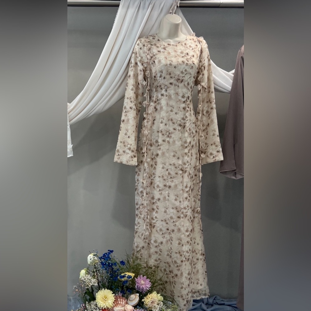 LaMeera brand new dress. Perfect for the season!! Absolutely gorgeous.